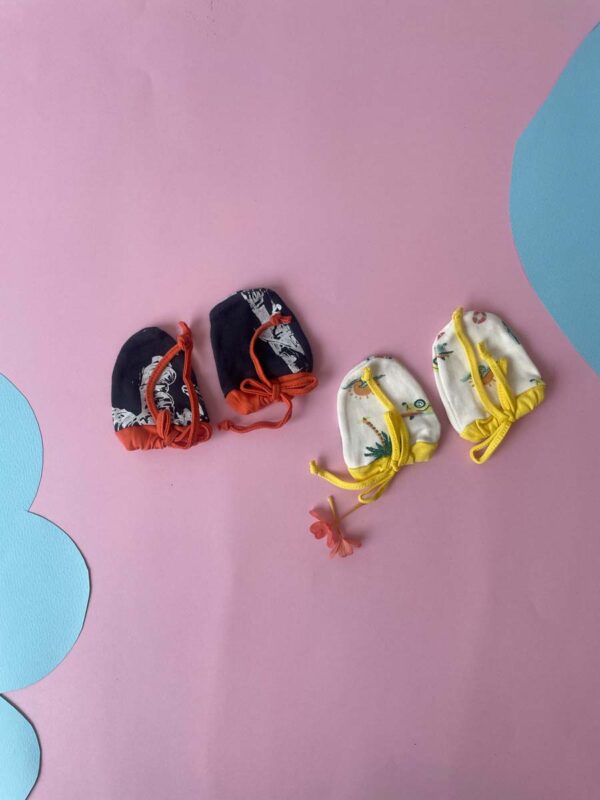 Dori Mitten Pack Of 2 - Yellow and Navy Blue