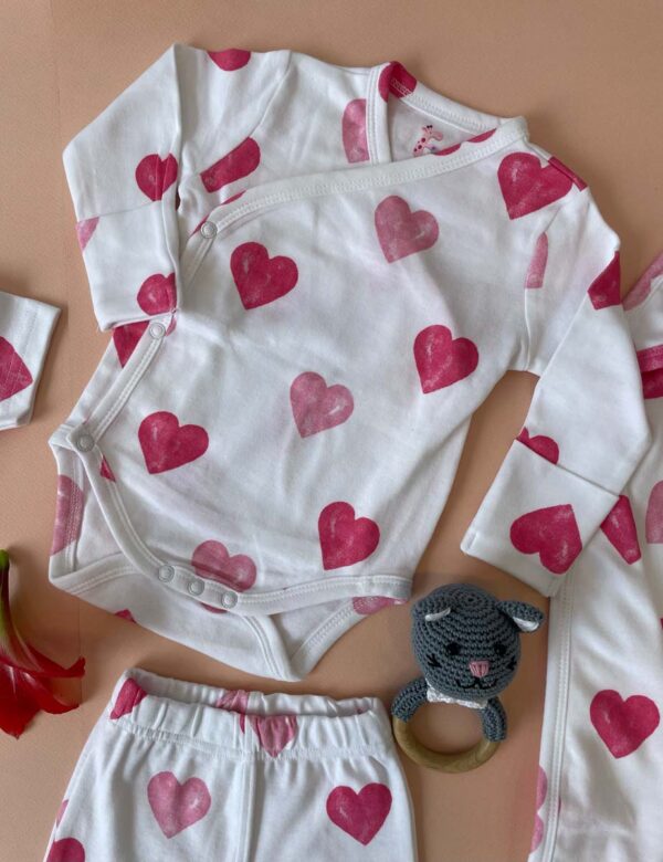 Baby gift set pack of 8 includes-1 full sleeve bodysuit 1 half-sleeve shirt1 pair of full-length pants1 shorts1 beanie cap                          1 pair of mitten1 pair of booties1 swaddle blanket - Image 18